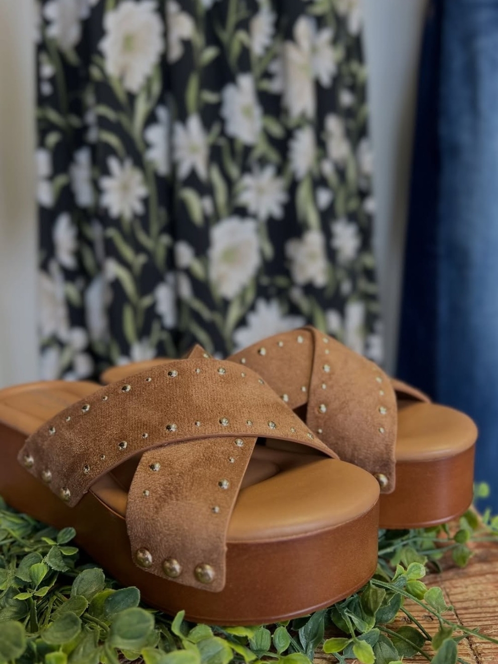 TOP Moda Tan Suede Studded Platform Slide Sandals. Size 10